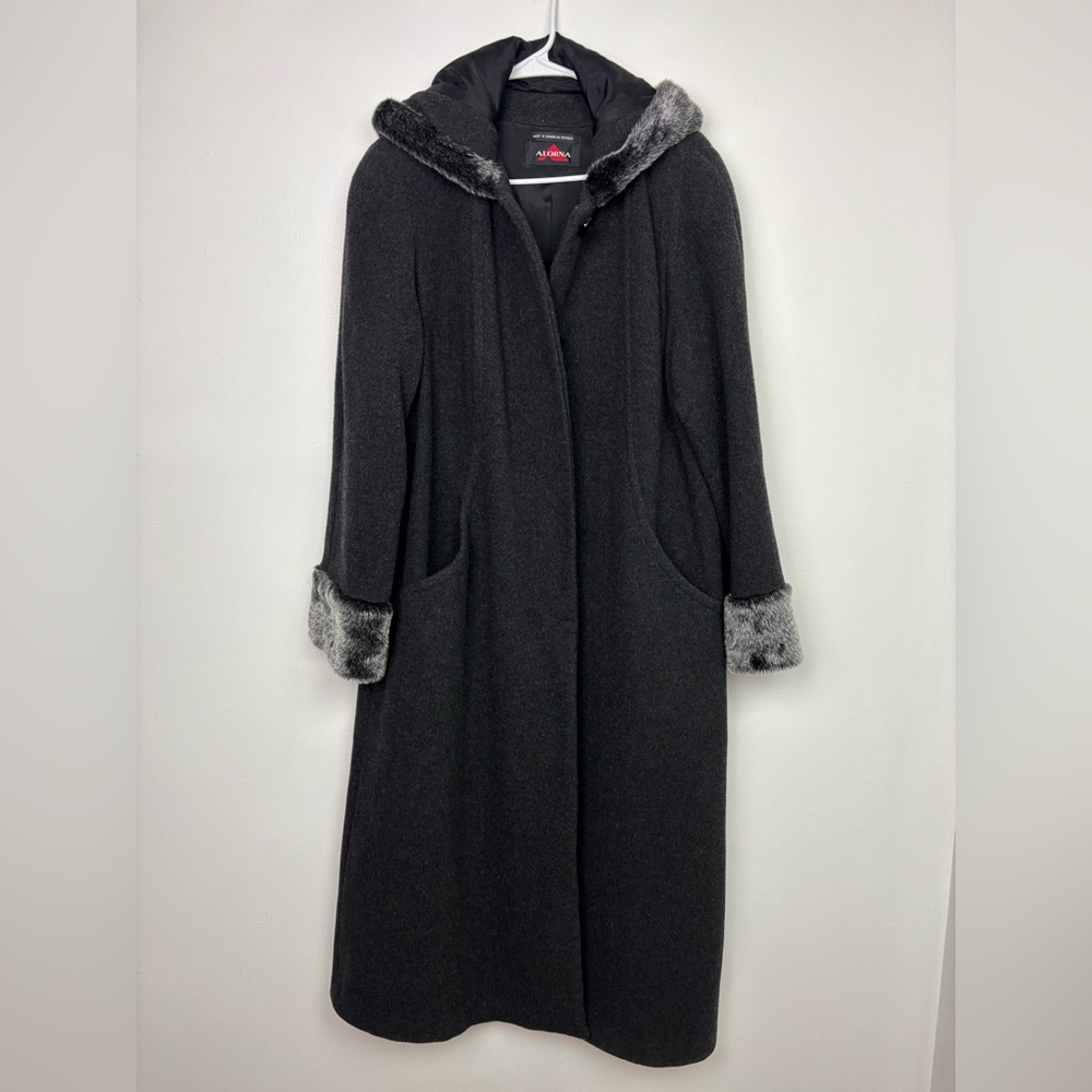 Elegant Vintage Wool Coat with Faux Fur Trim